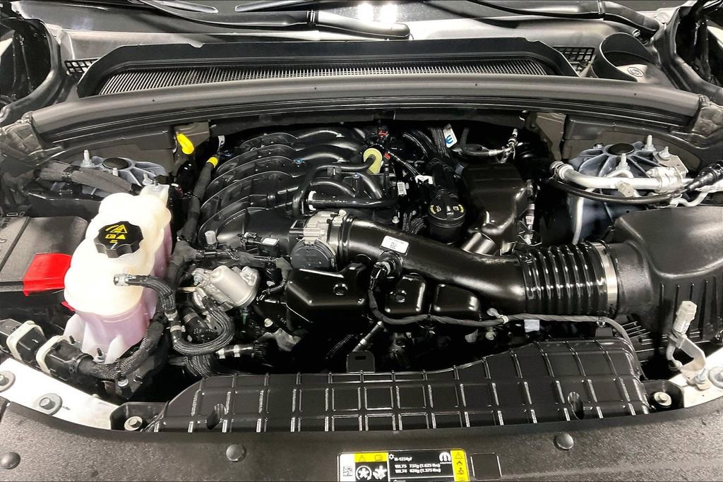 Used 2025 Jeep Grand Cherokee L Limited w/ Black Appearance Package image 43