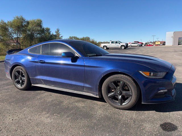 Used 2015 Ford Mustang Coupe RWD image 3