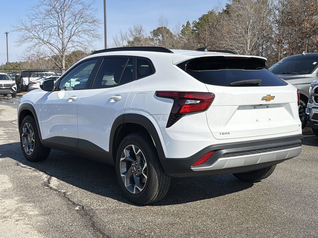 Used 2025 Chevrolet Trax LT image 3