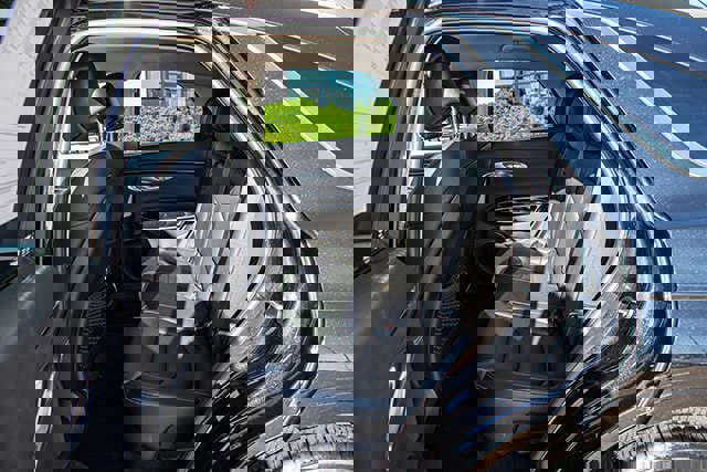 Used 2025 Genesis GV70 2.5T image 16