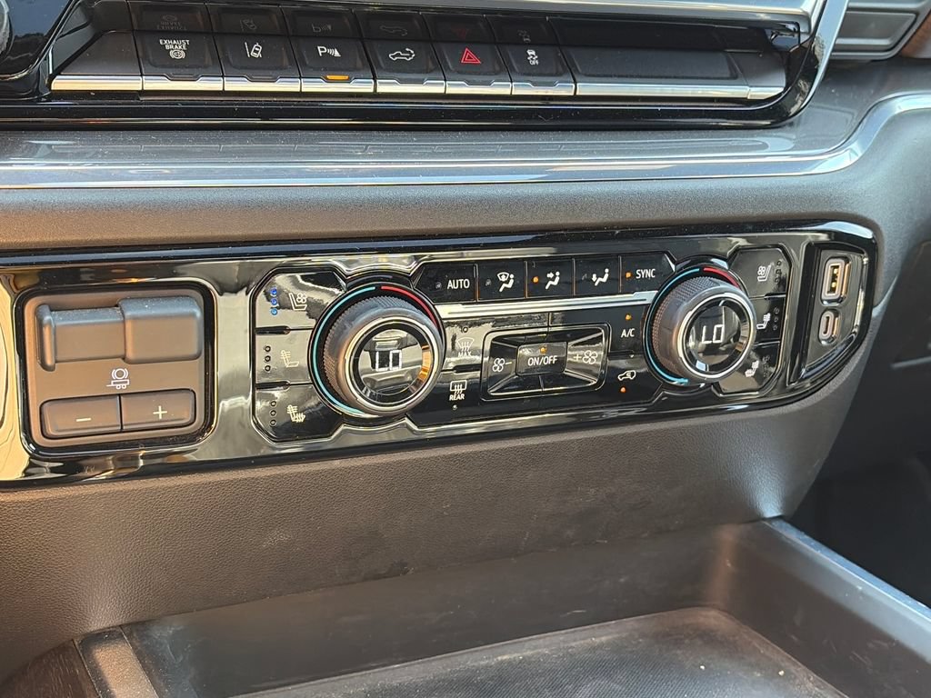 Used 2024 Chevrolet Silverado 3500 High Country AWD/4WD image 26