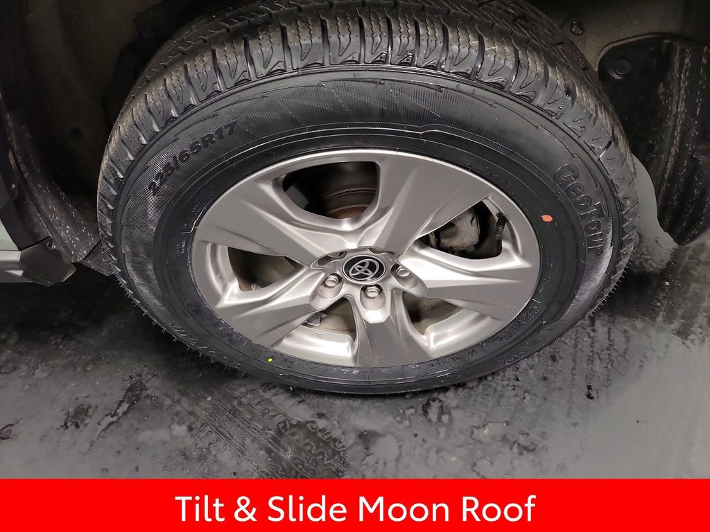 Used 2022 Toyota RAV4 XLE w/ Convenience Package image 10