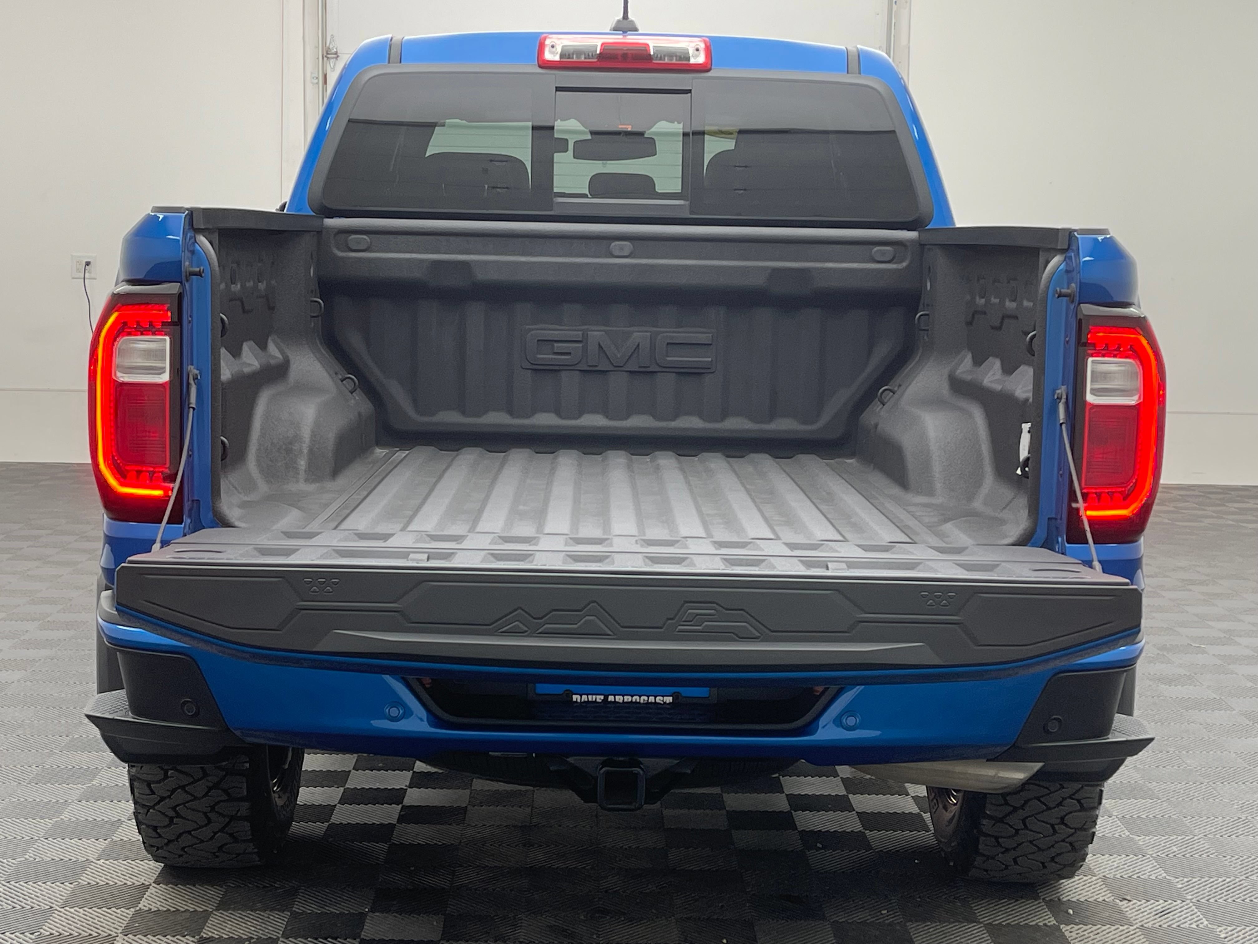 Used 2023 GMC Canyon AT4 w/ Canyon Safety Plus Package AWD/4WD image 9
