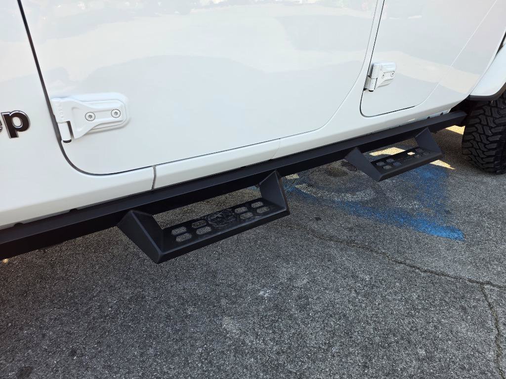Used 2022 Jeep Gladiator Overland w/ Popular Equipment Package AWD/4WD image 18