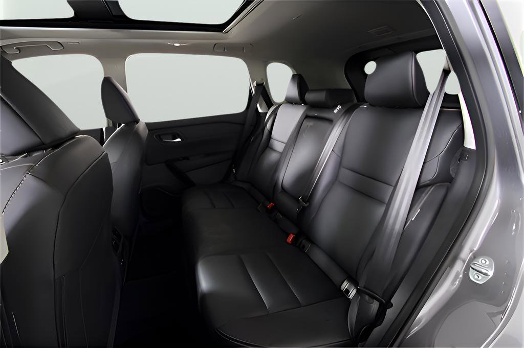 Used 2024 Nissan Rogue SL w/ SL Premium Package image 21