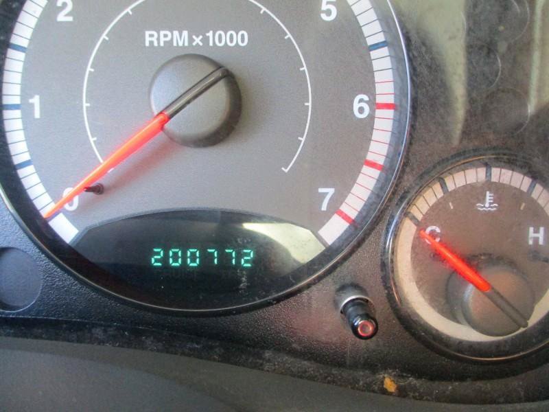 Used 2005 Jeep Liberty Renegade AWD/4WD image 12