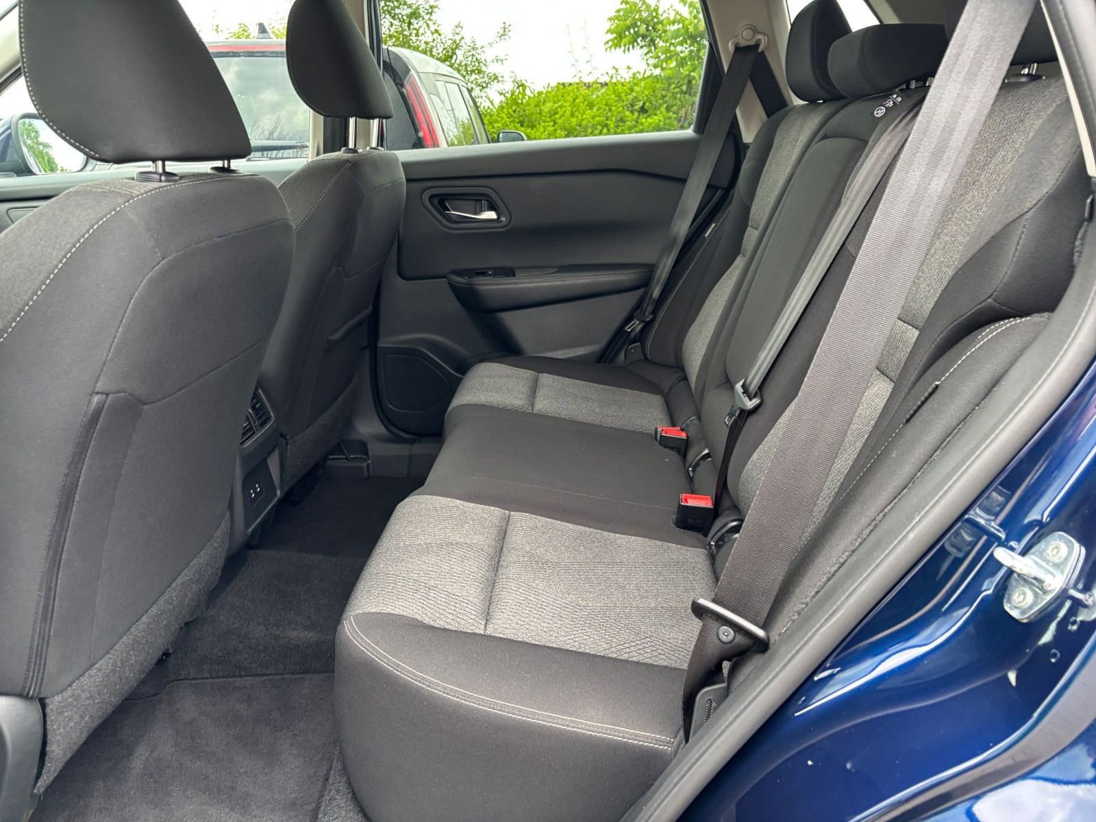 Used 2025 Nissan Rogue SV FWD image 28