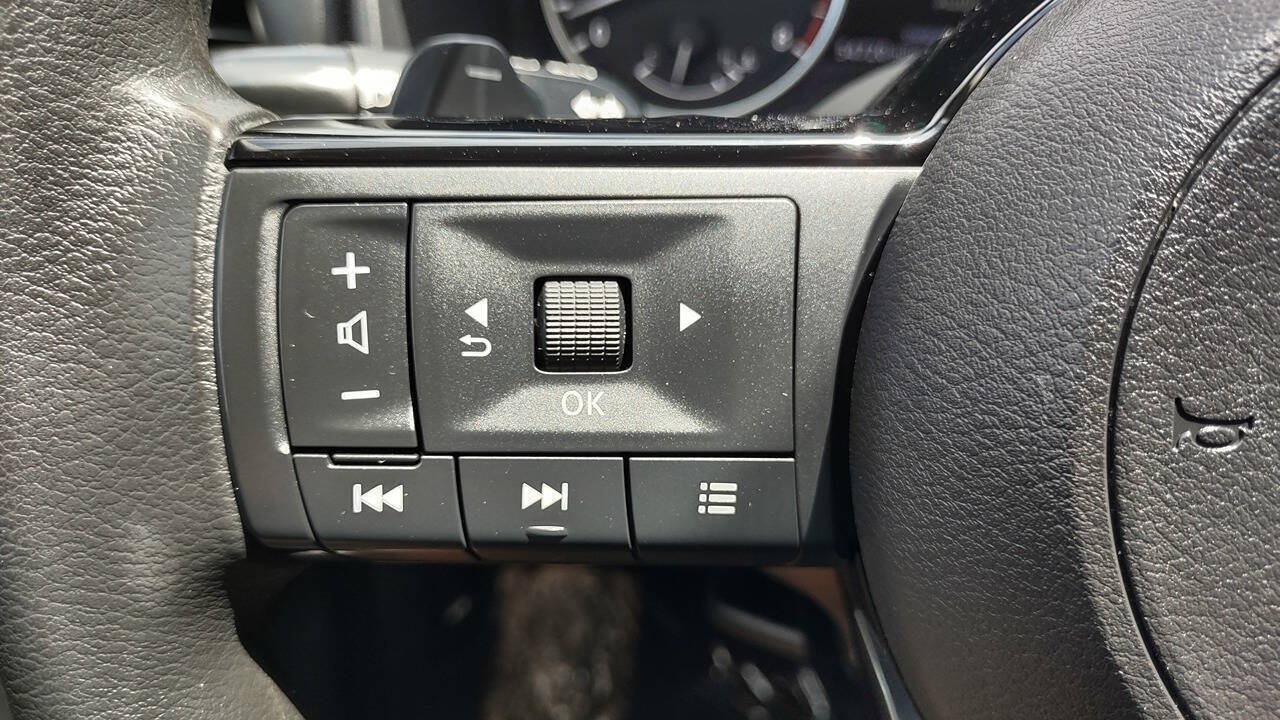 Used 2021 Nissan Rogue SV FWD image 16