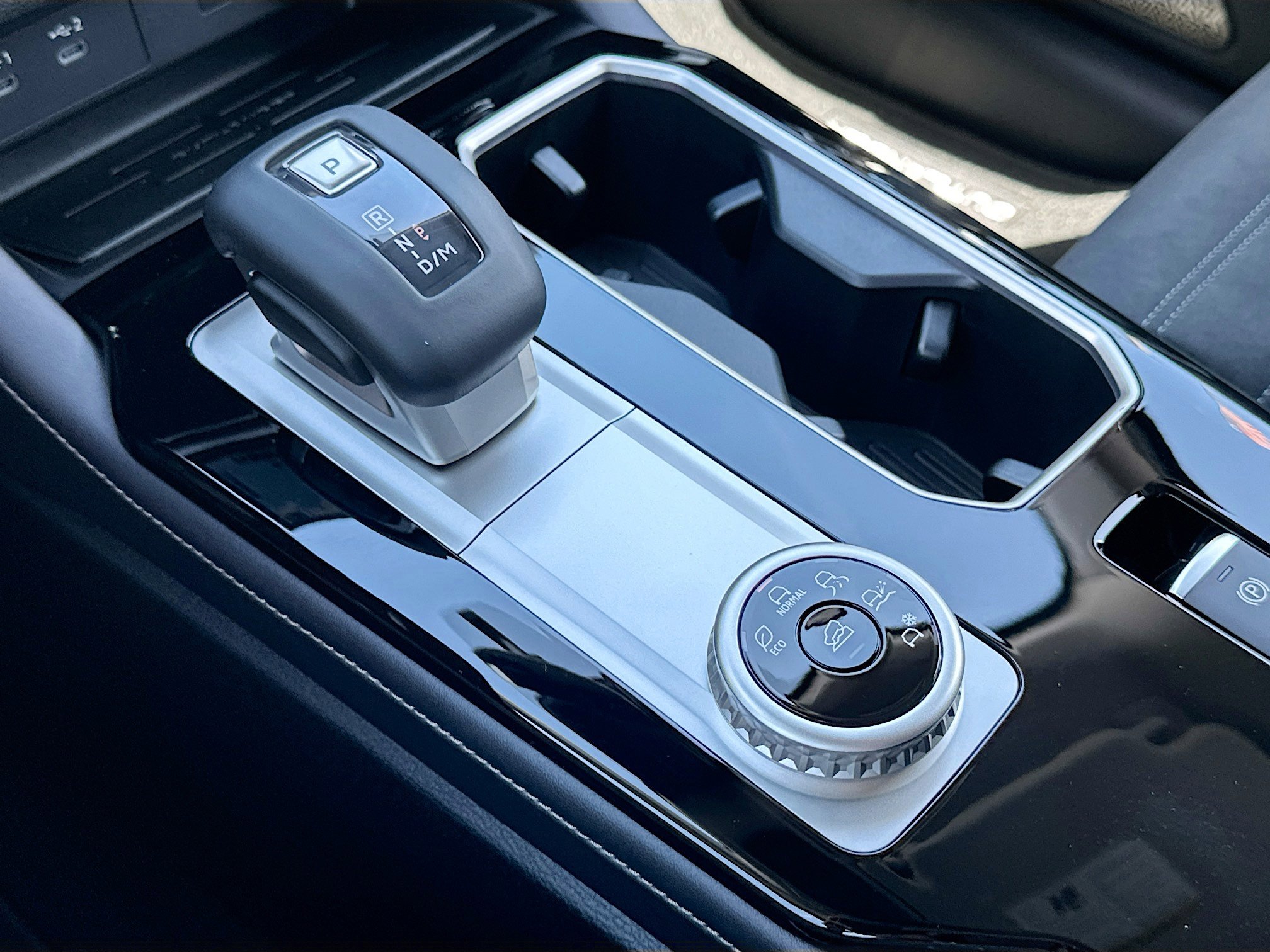 New 2025 Mitsubishi Outlander SE image 12