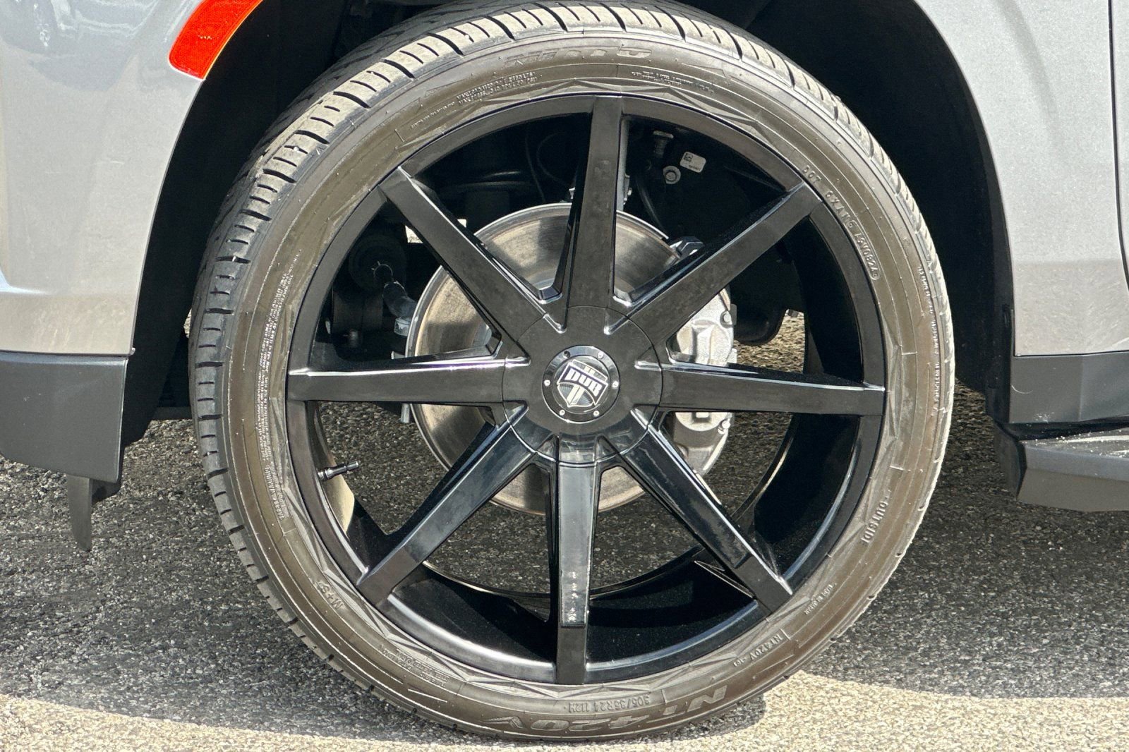 Used 2021 Chevrolet Tahoe RST w/ Luxury Package image 38