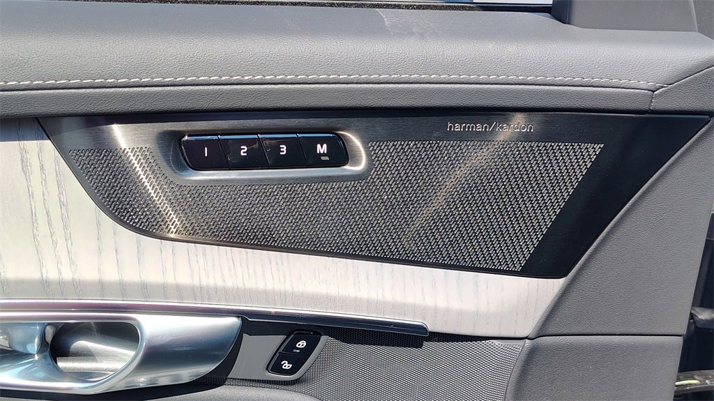 New 2026 Volvo XC90 B6 Ultra w/ Protection Package image 9