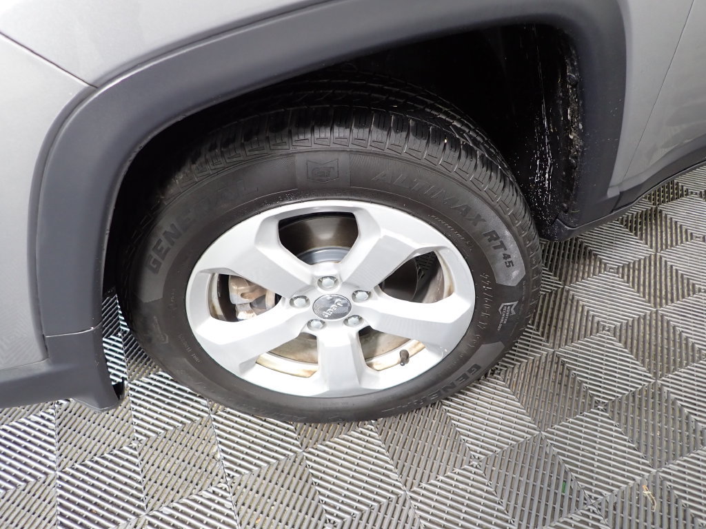Used 2018 Jeep Compass Latitude w/ Cold Weather Group AWD/4WD image 36