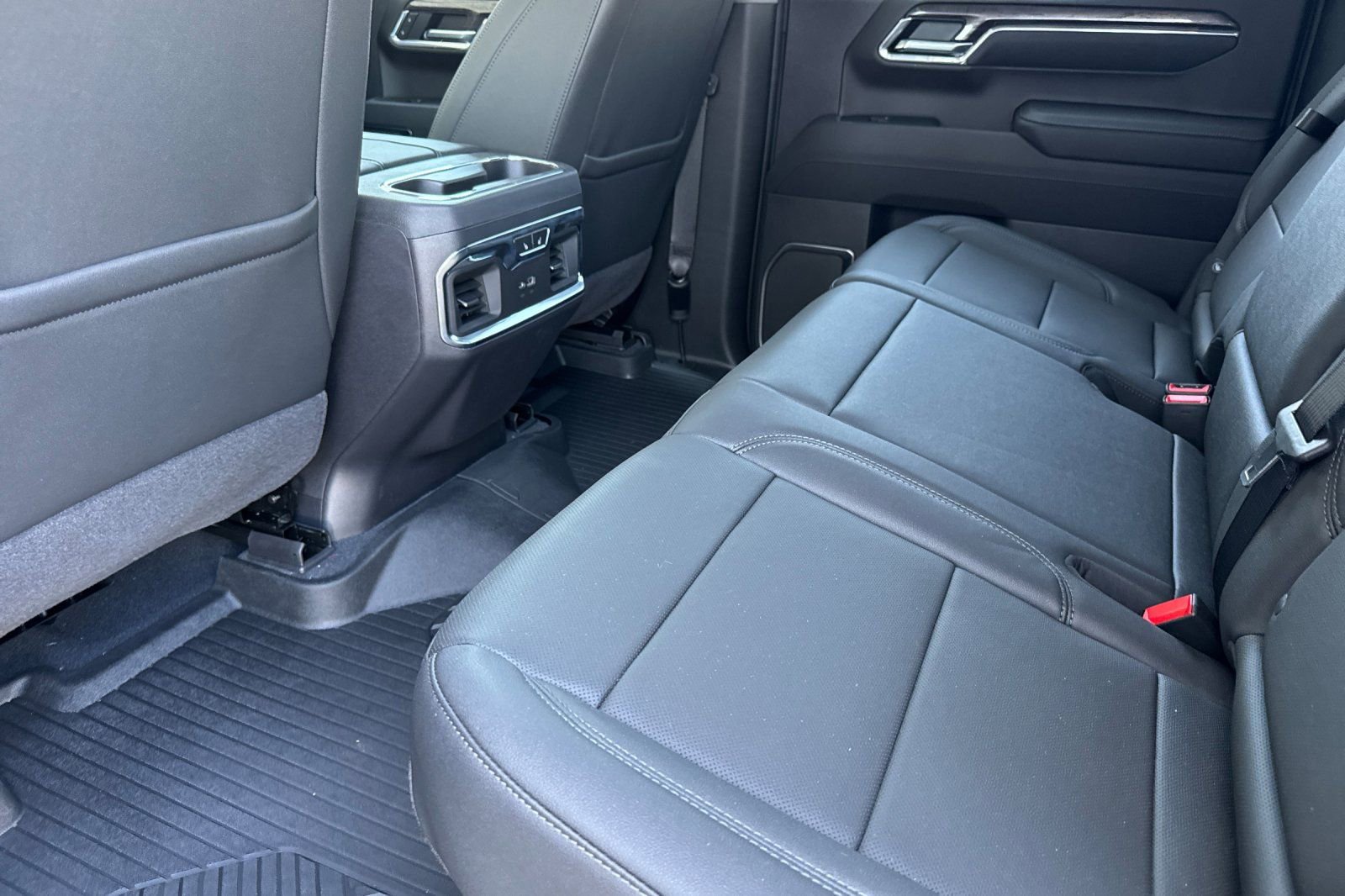New 2026 Chevrolet Silverado 1500 LTZ w/ LTZ Premium Package AWD/4WD image 11