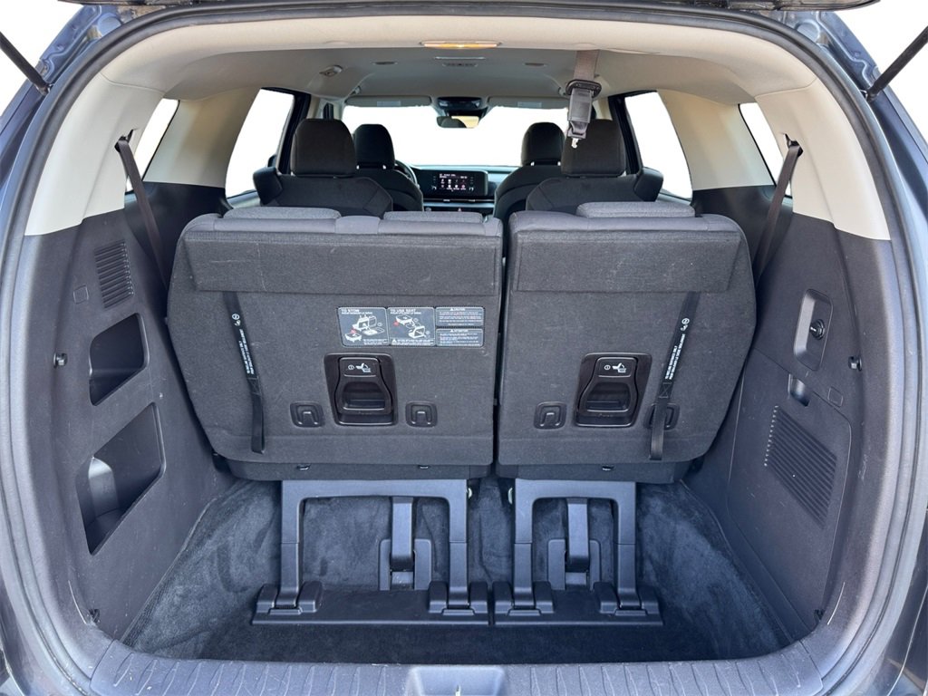 Used 2022 Kia Carnival LX image 21
