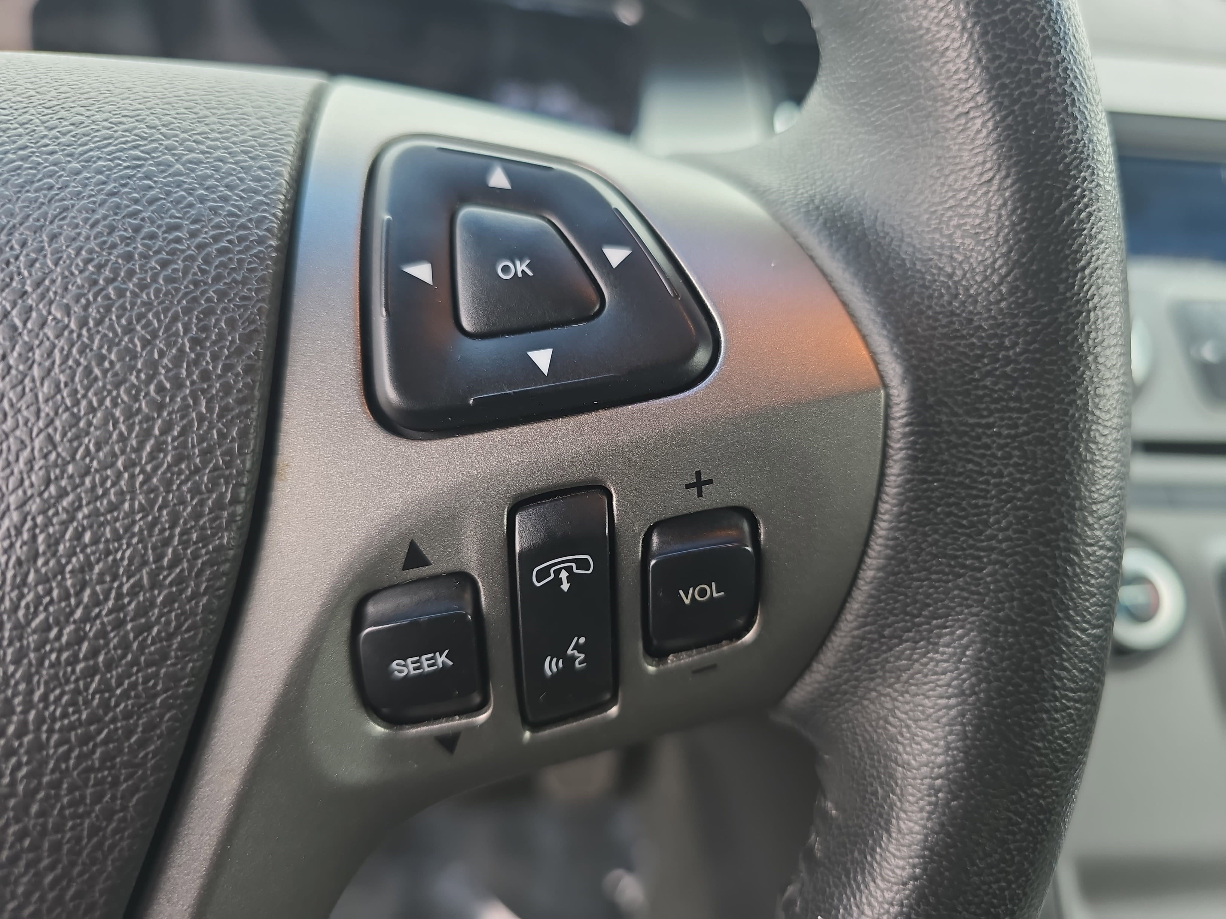 Used 2016 Ford Taurus SEL image 17