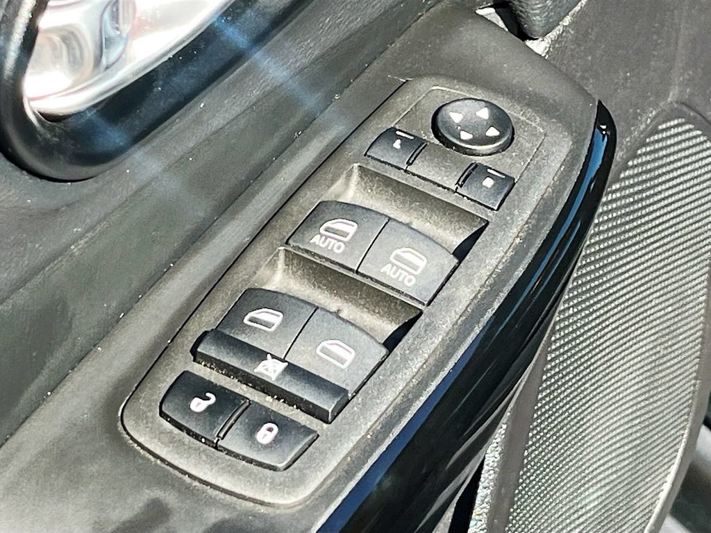 Used 2023 Jeep Cherokee Altitude Lux AWD/4WD image 18