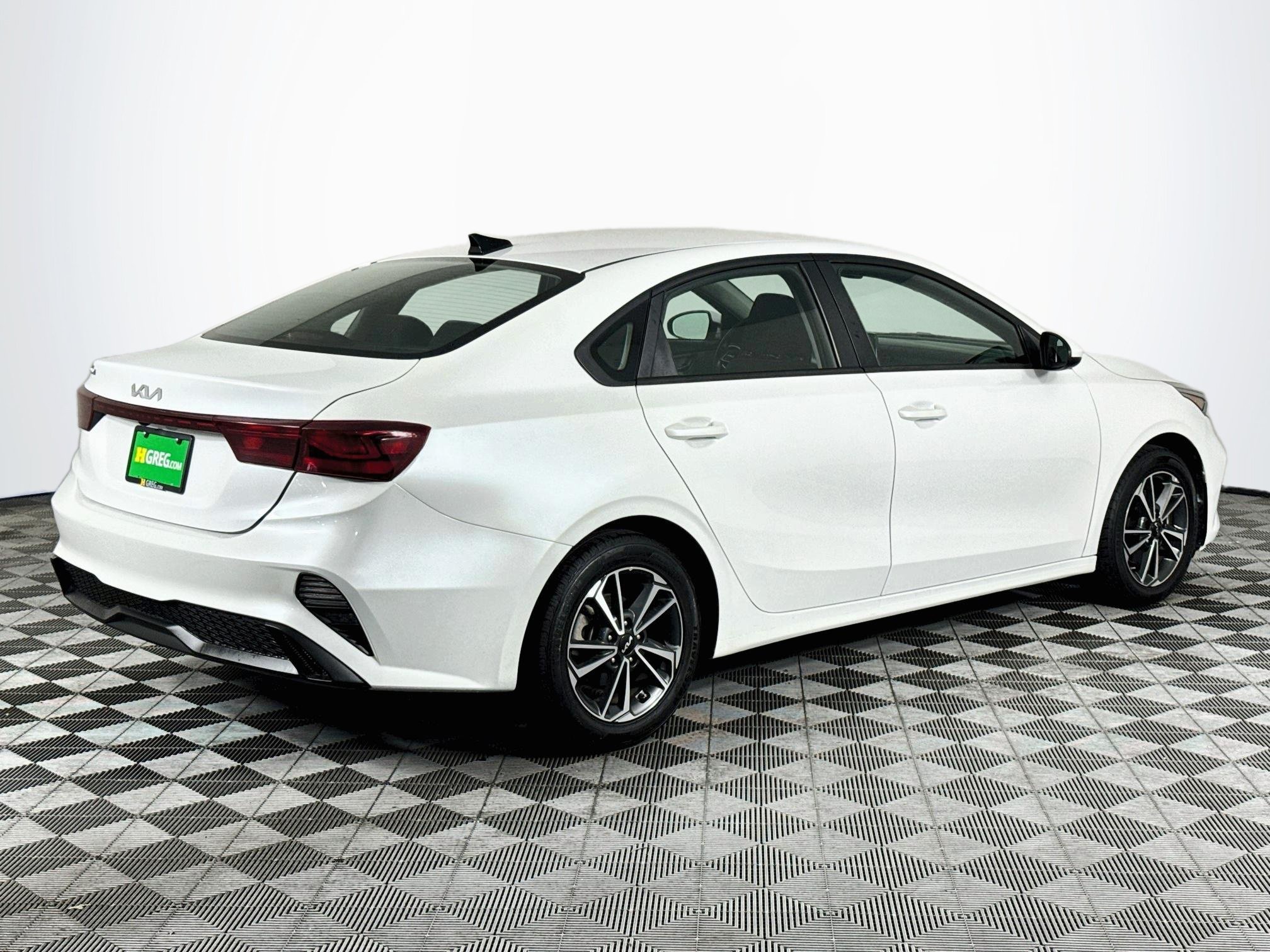 Used 2023 Kia Forte LXS FWD image 8