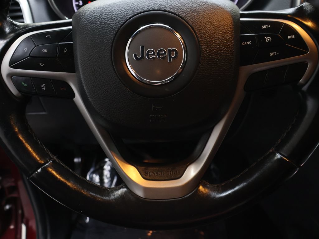 Used 2021 Jeep Grand Cherokee Laredo w/ Security & Convenience Group AWD/4WD image 18