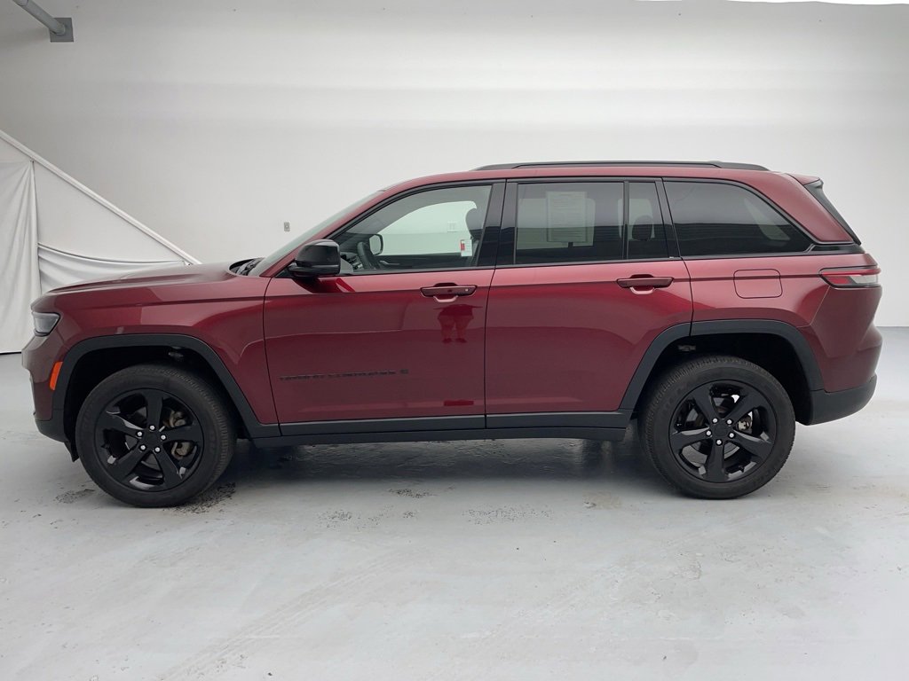 Used 2023 Jeep Grand Cherokee Altitude image 8