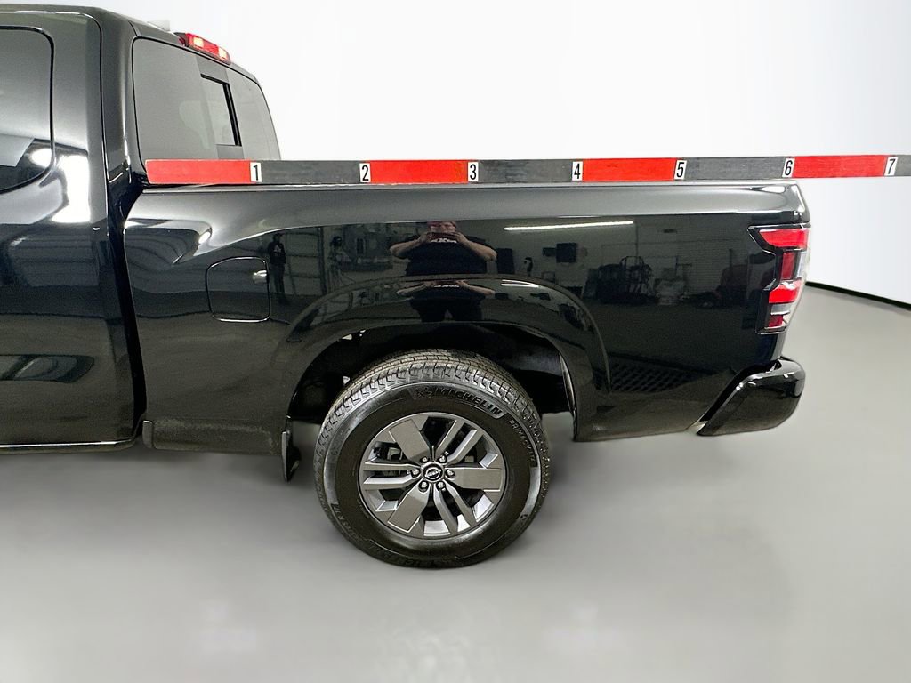 Used 2025 Nissan Frontier SV image 35