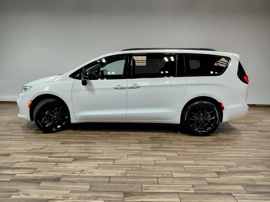 New 2026 Chrysler Pacifica Limited w/ S Appearance Package AWD/4WD image 25