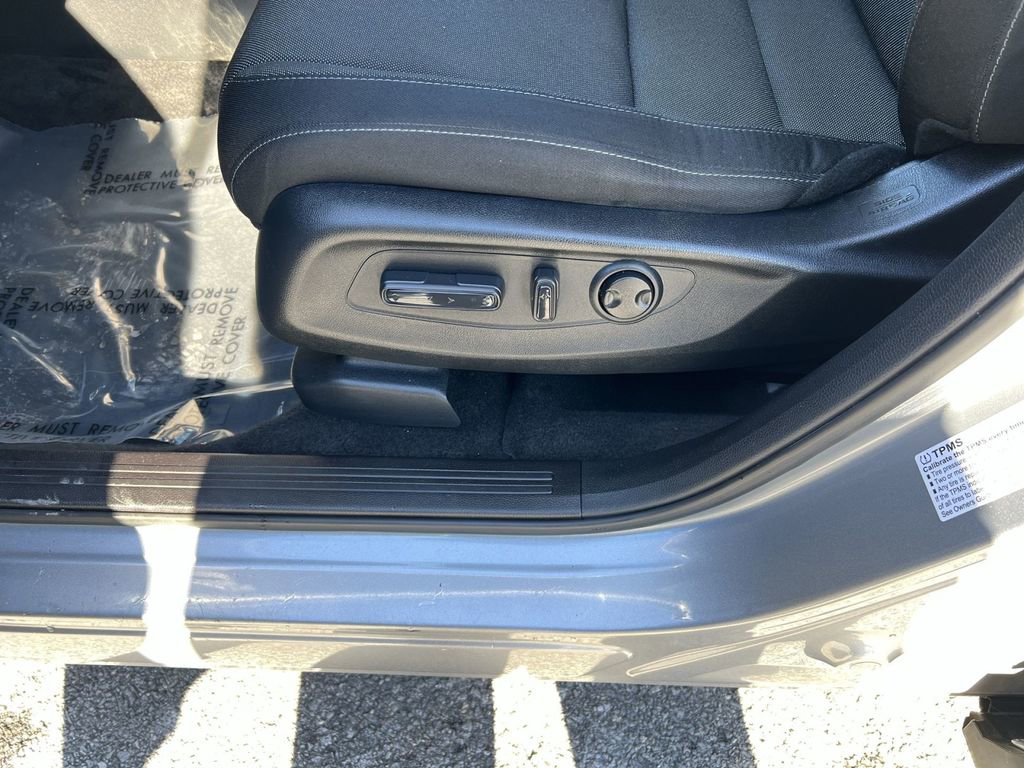 Used 2025 Honda CR-V EX image 14