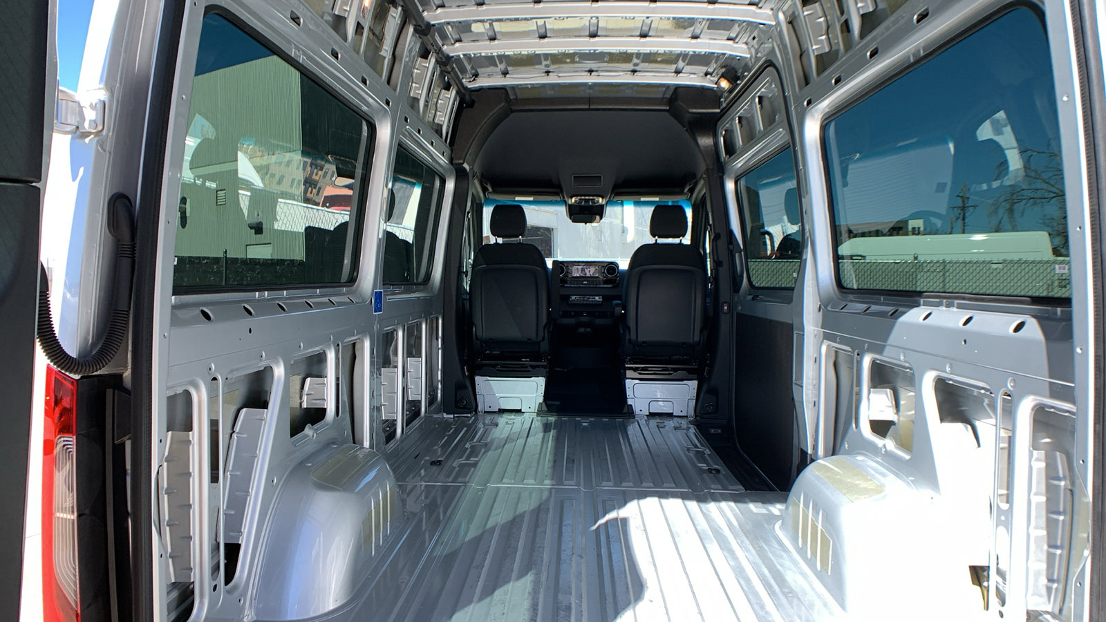 Used 2022 Mercedes-Benz Sprinter 2500 image 18