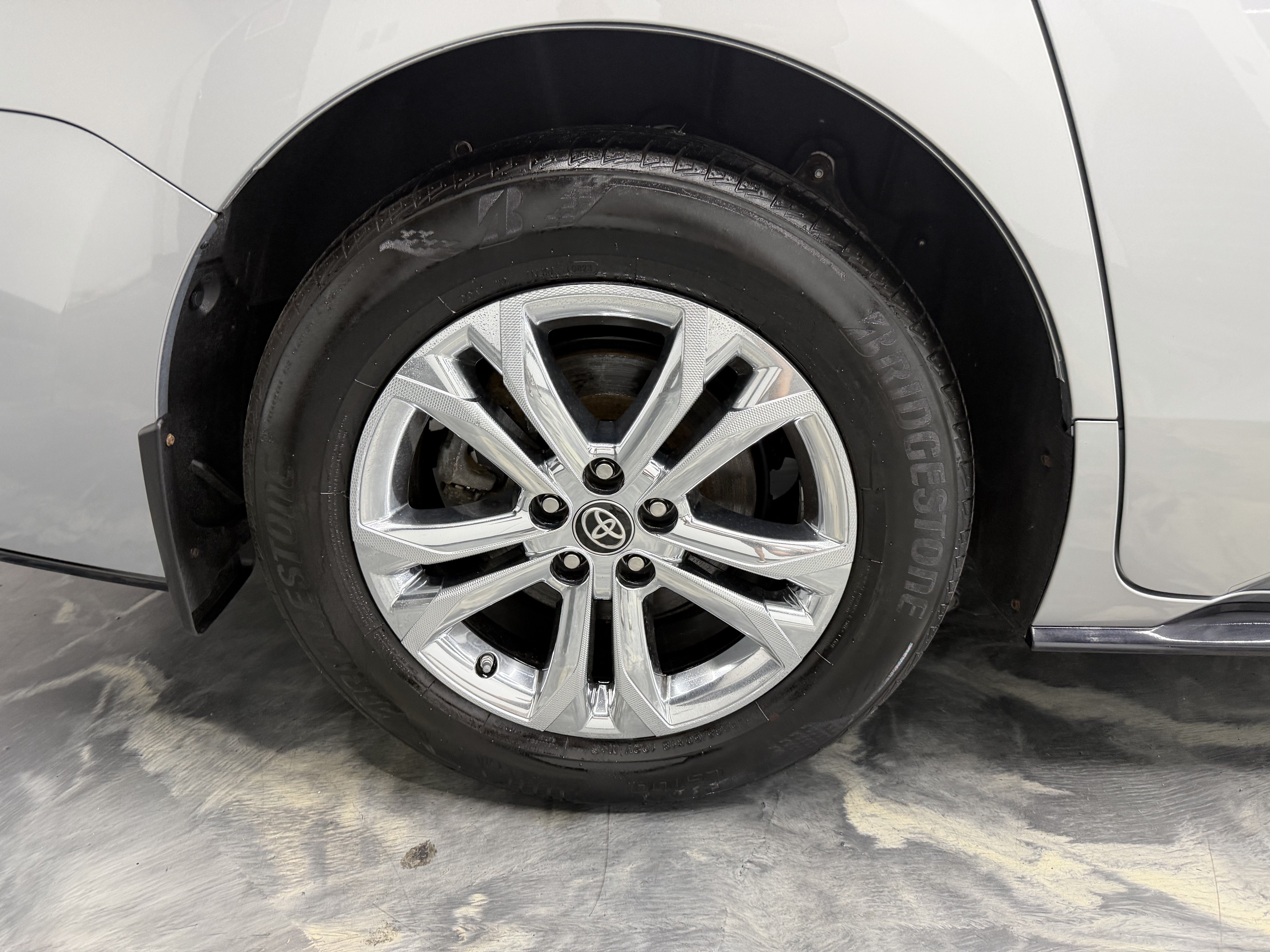 Used 2023 Toyota Sienna XSE AWD/4WD image 31