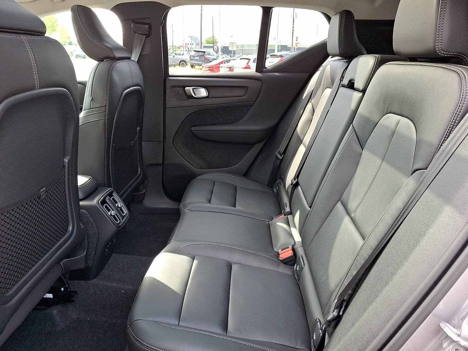 New 2026 Volvo XC40 B5 Plus w/ Climate Package AWD/4WD image 5