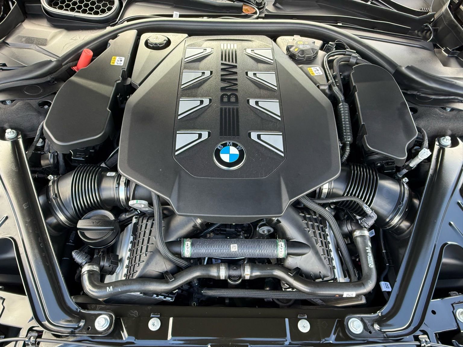 Used 2025 BMW 760i xDrive w/ Premium Package image 33