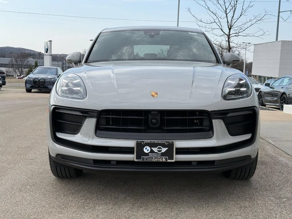 Used 2025 Porsche Macan AWD/4WD image 15