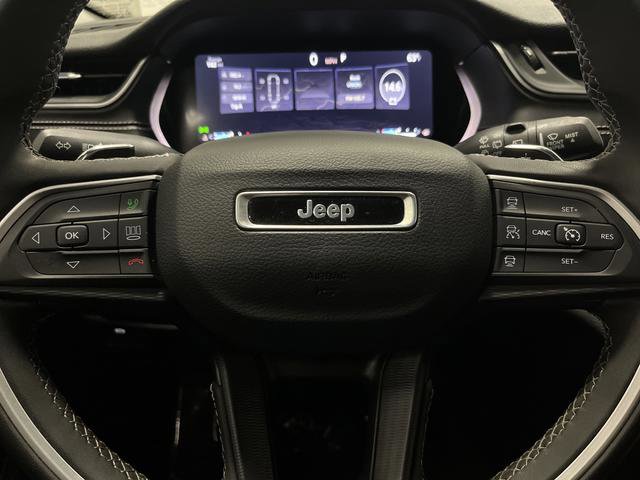 Used 2023 Jeep Grand Cherokee Laredo image 13