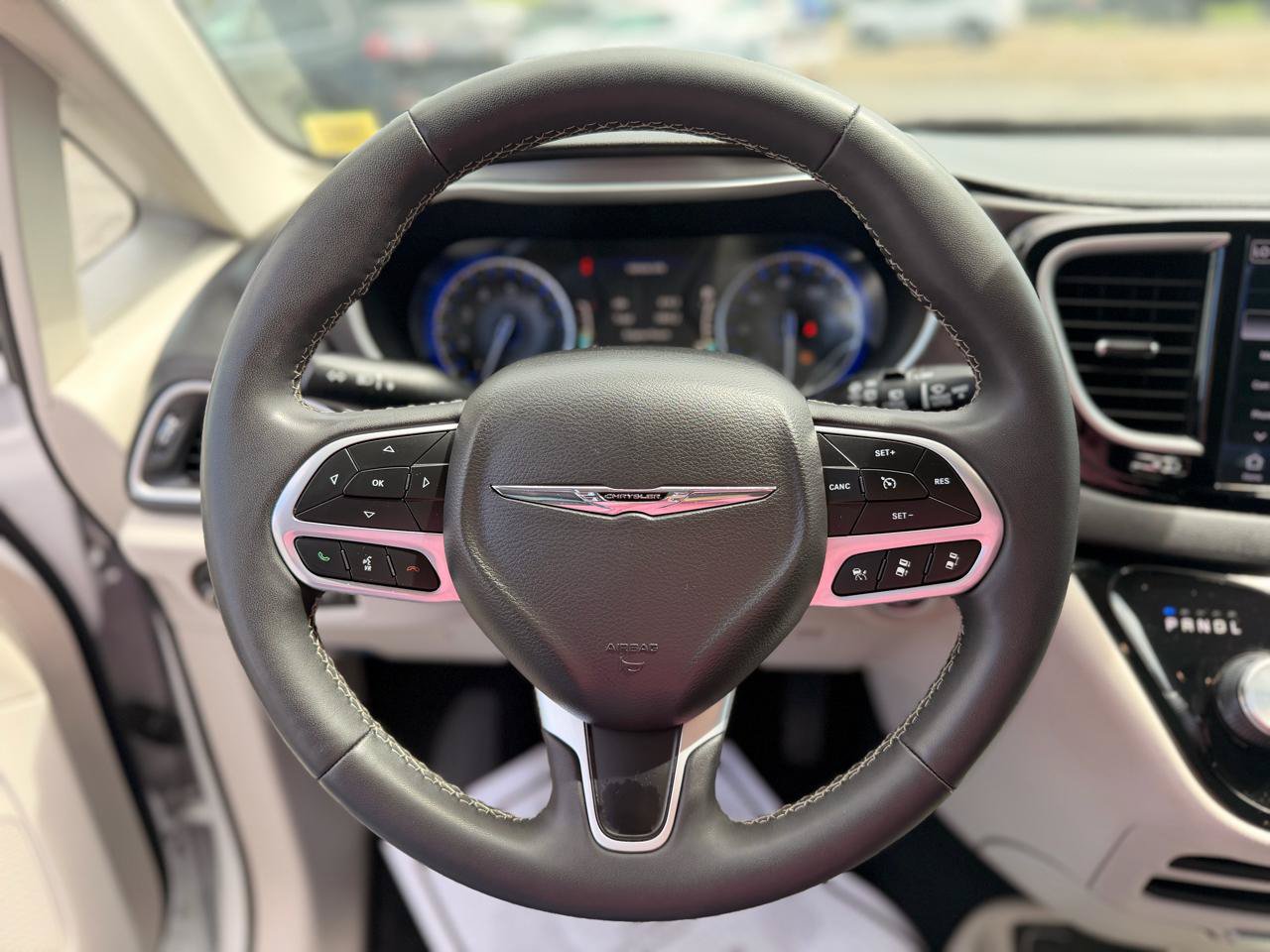 Used 2024 Chrysler Pacifica Touring-L FWD image 26