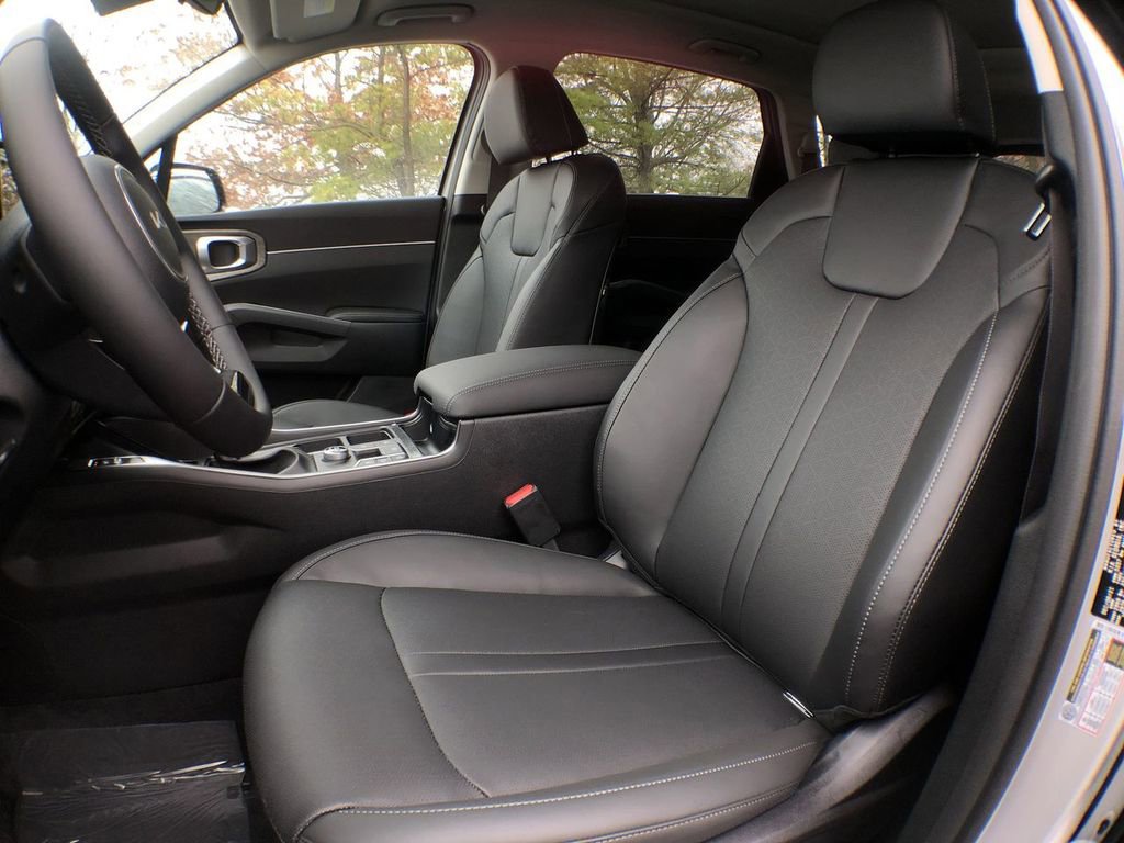 Used 2022 Kia Sorento EX w/ Panoramic Sunroof Package image 30