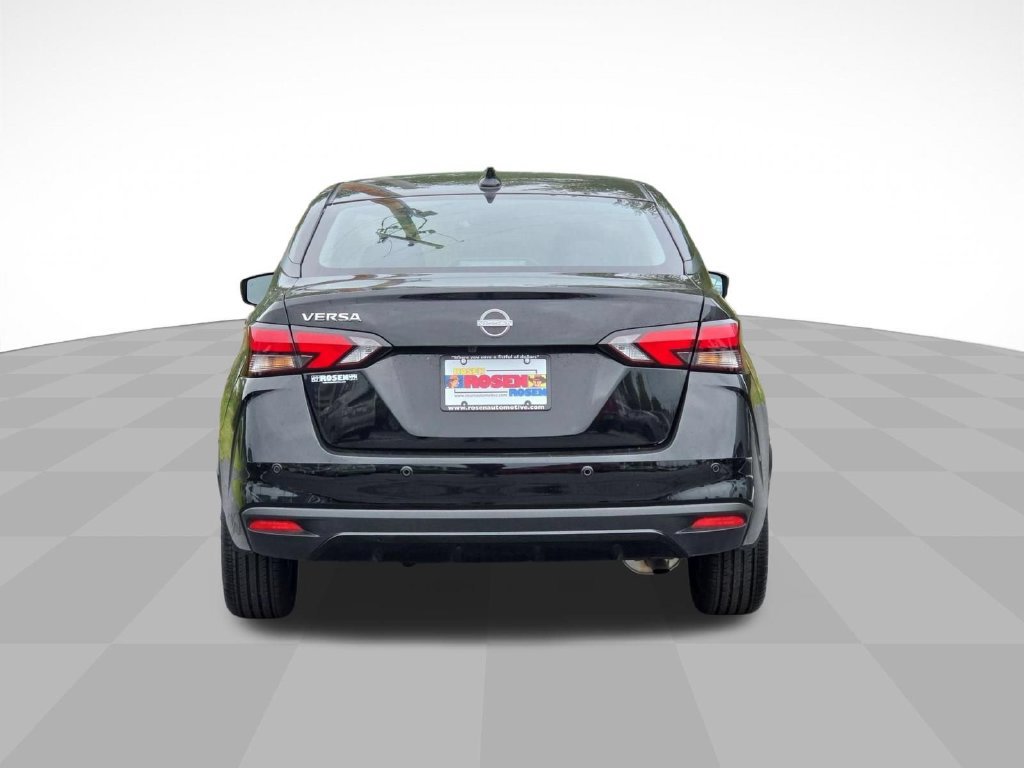 Used 2025 Nissan Versa SV FWD image 4