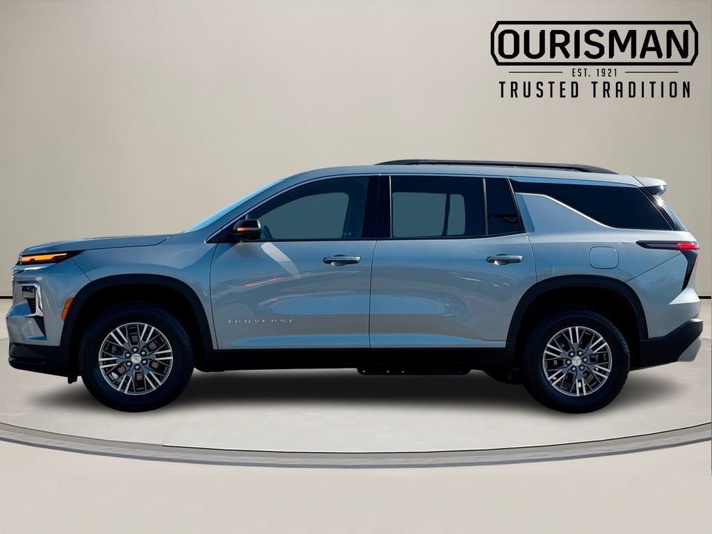 Used 2024 Chevrolet Traverse LT image 3