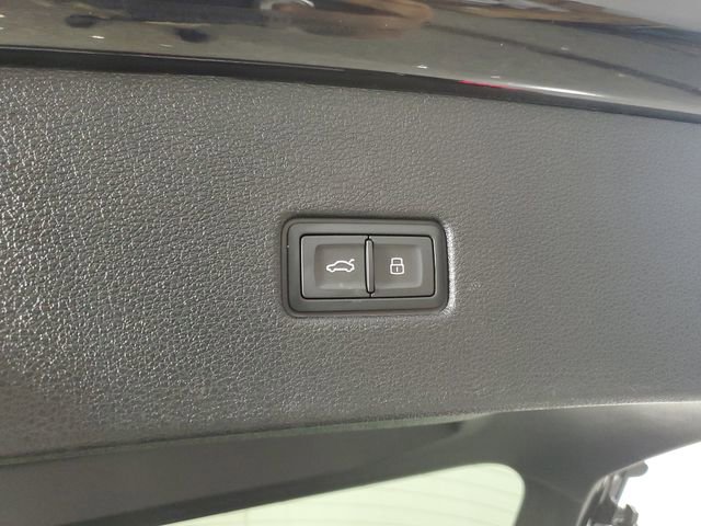Used 2019 Audi Q8 Prestige w/ Luxury Package AWD/4WD image 9