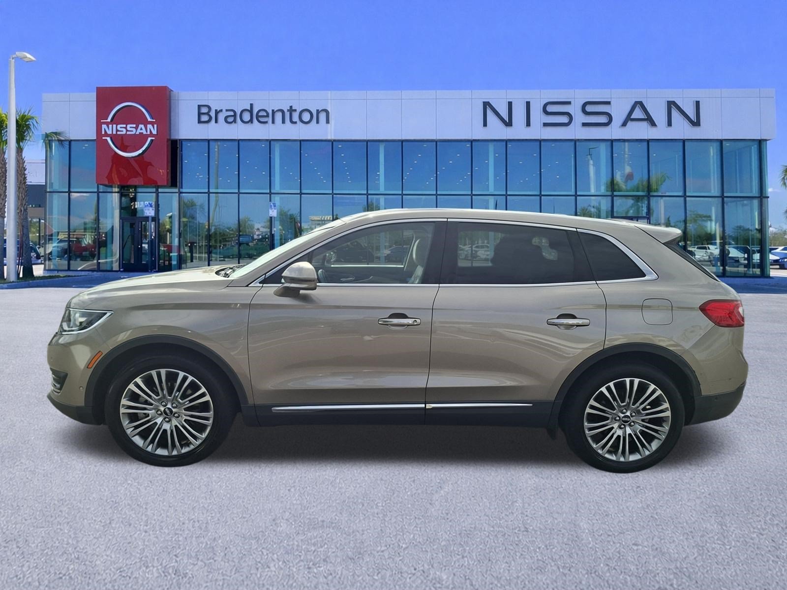 Used 2018 Lincoln MKX Reserve w/ Driver Assistance Package FWD image 8