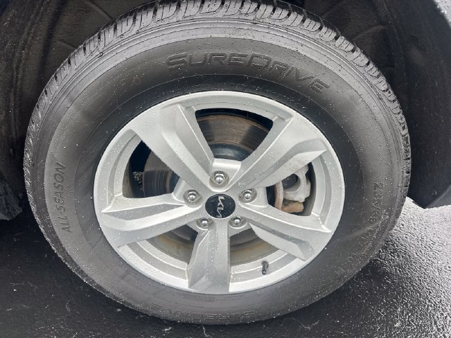 Used 2024 Kia Sorento LX FWD image 25
