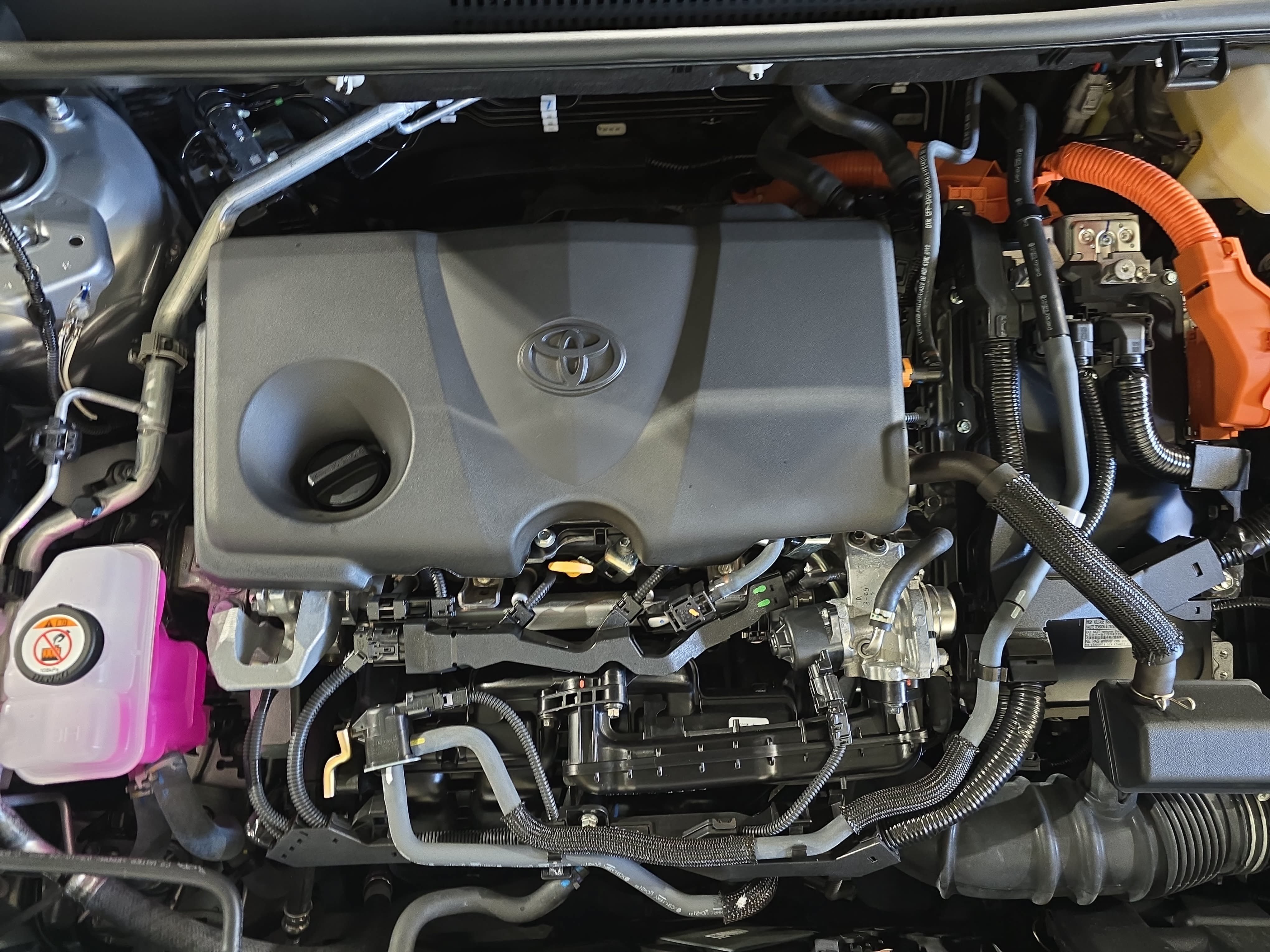 Used 2024 Toyota RAV4 Limited w/ Advanced Technology Package AWD/4WD image 30