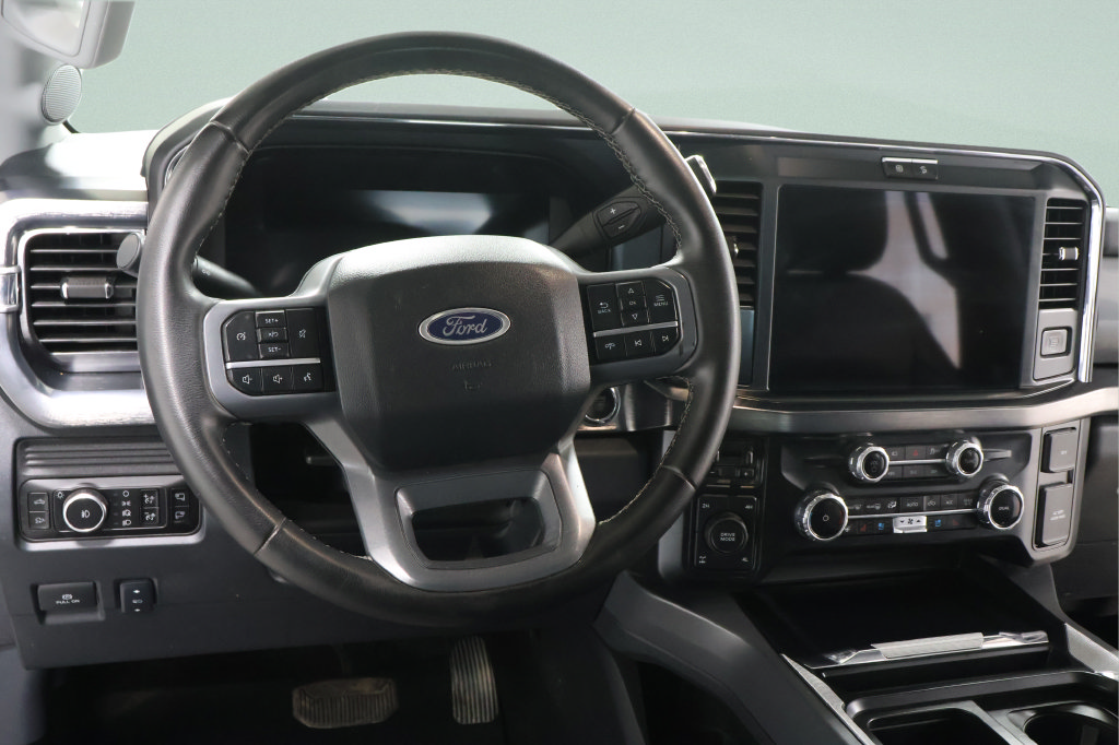 Used 2025 Ford F250 Lariat w/ Black Appearance Package AWD/4WD image 8