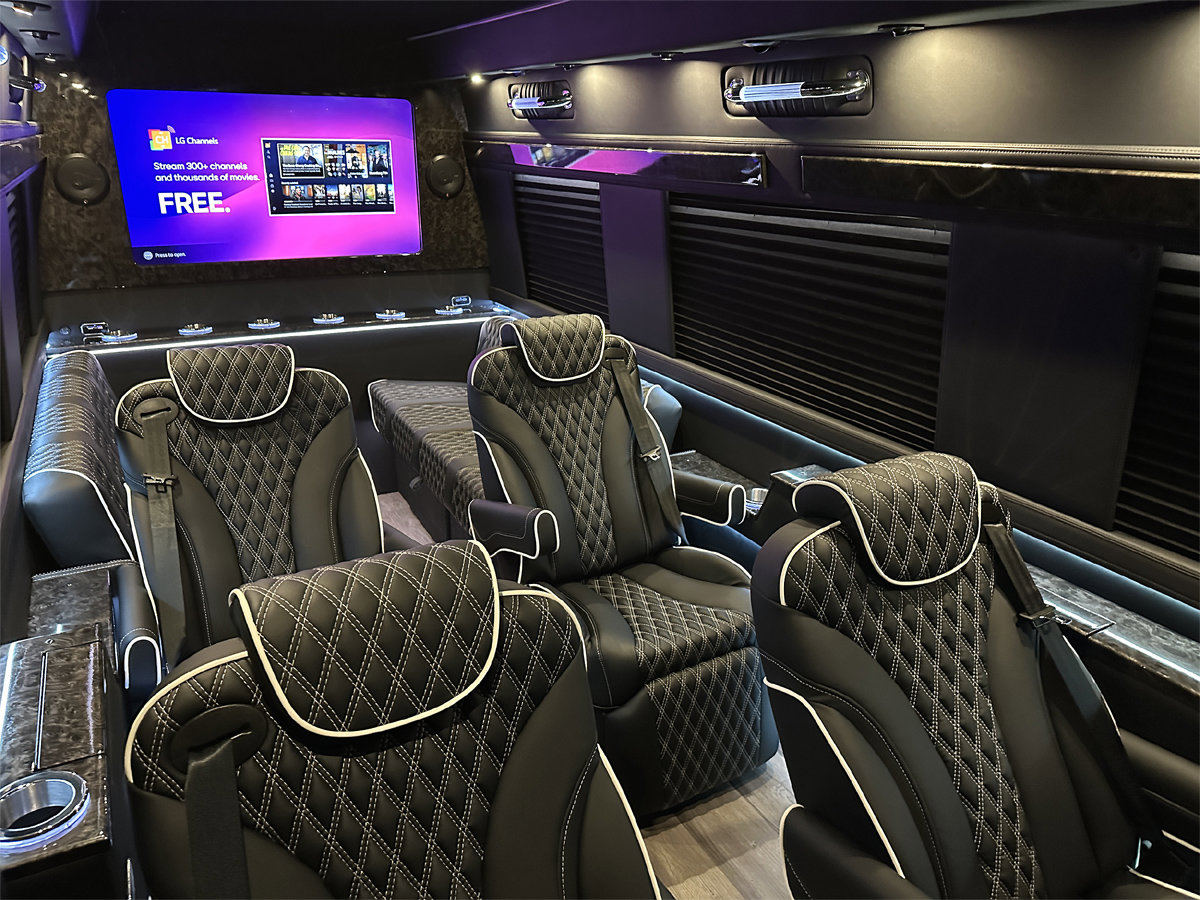 Used 2024 Mercedes-Benz Sprinter 3500 image 3