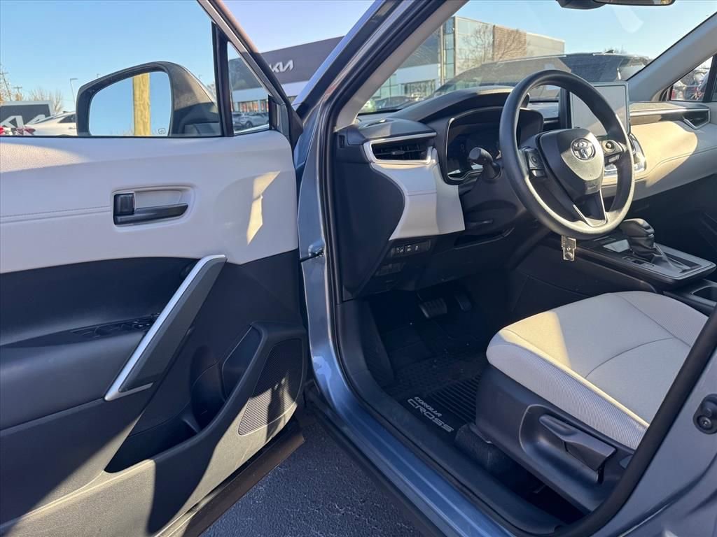 Used 2026 Toyota Corolla Cross L image 12