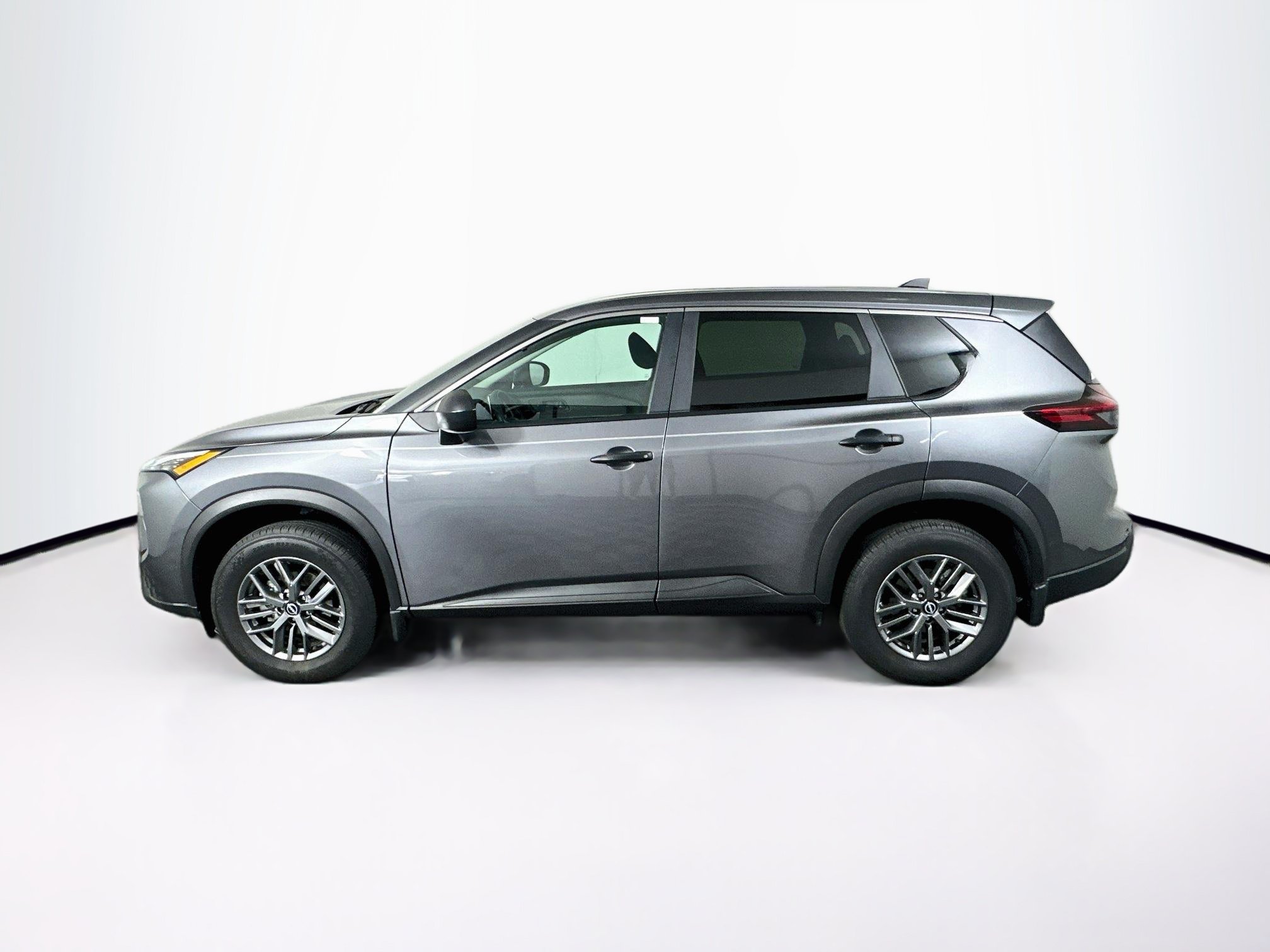 Used 2025 Nissan Rogue S FWD image 4