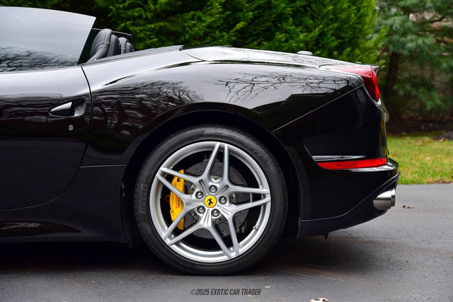 Used 2016 Ferrari California T RWD image 5
