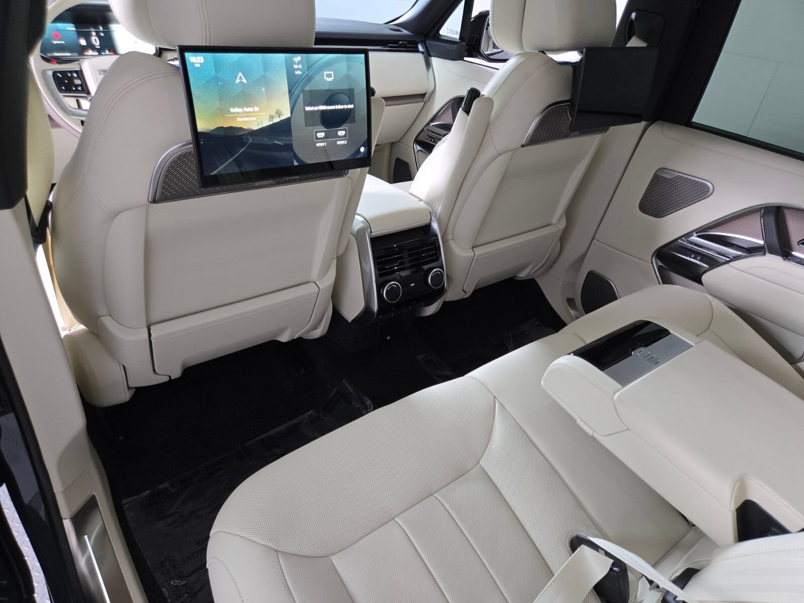 New 2026 Land Rover Range Rover Long Wheelbase Autobiography AWD/4WD image 17