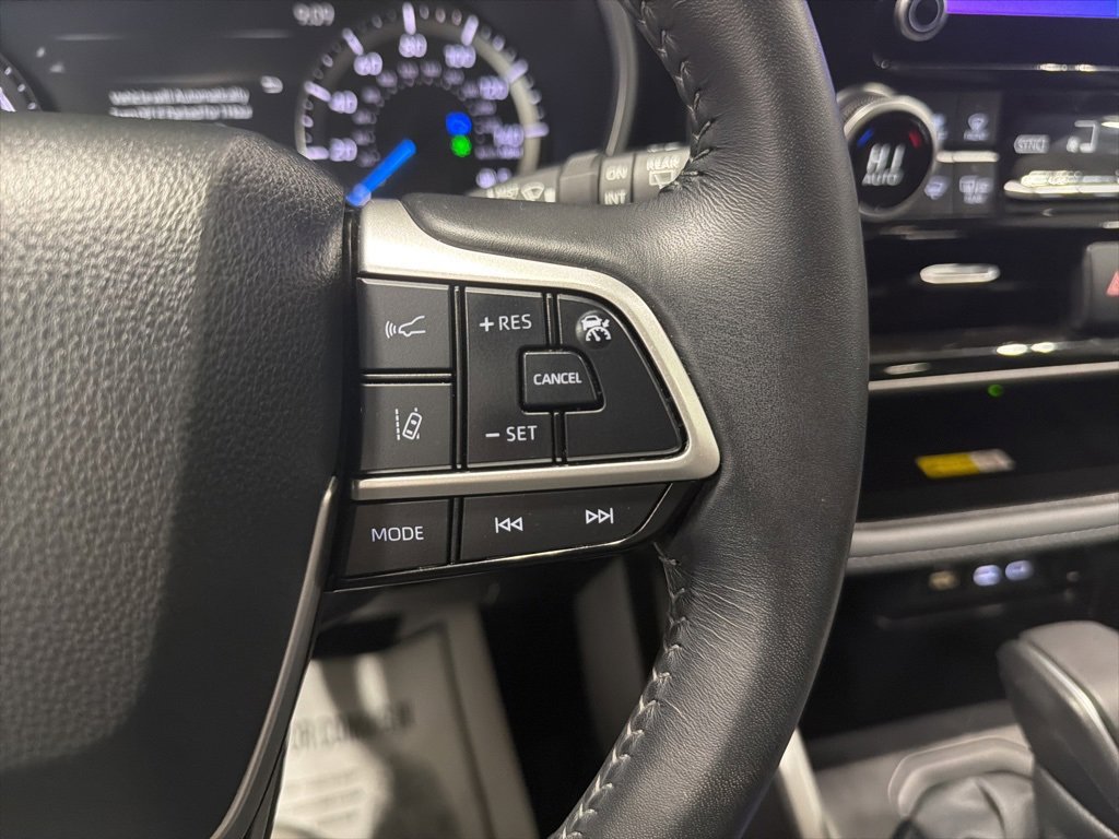 Used 2024 Toyota Highlander XLE image 25