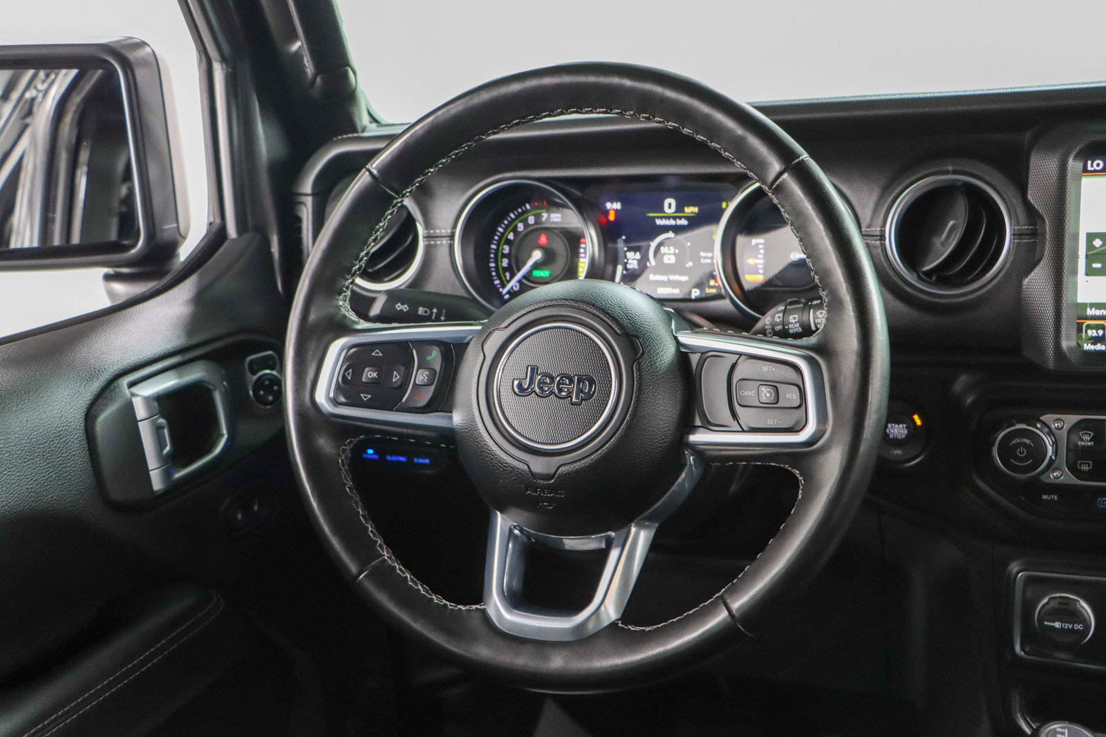 Used 2022 Jeep Wrangler Unlimited Sahara w/ Cold Weather Group image 14