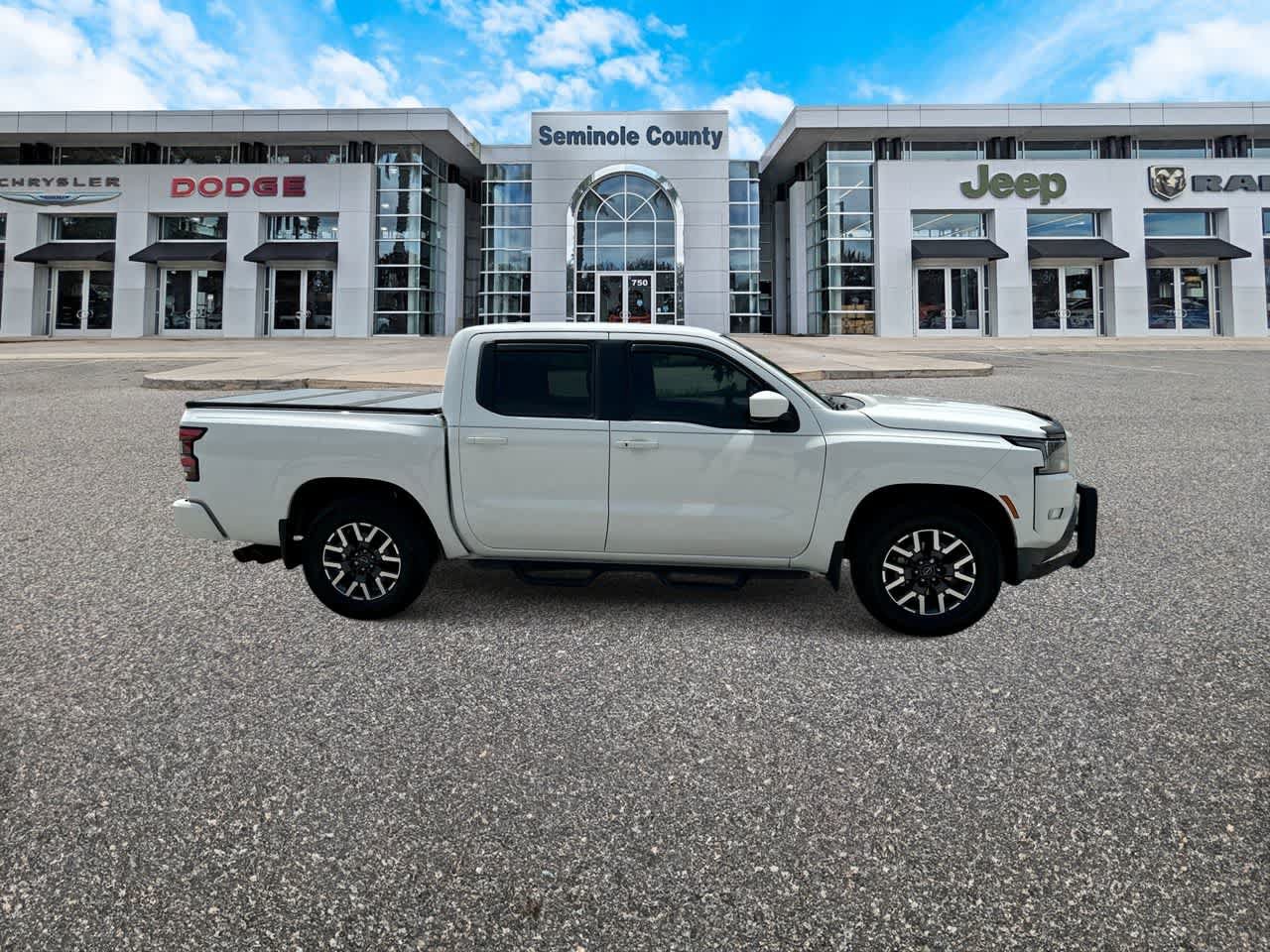Used 2023 Nissan Frontier SV w/ SV Convenience Package RWD image 9