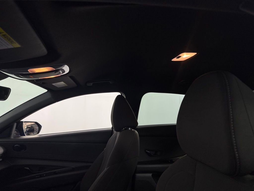 Used 2025 Hyundai Elantra Sport image 23